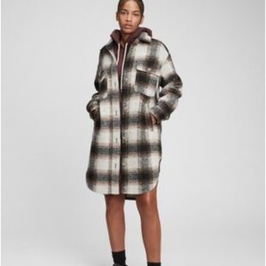 NWOT: womens plaid shirt jacket-Gap. Small